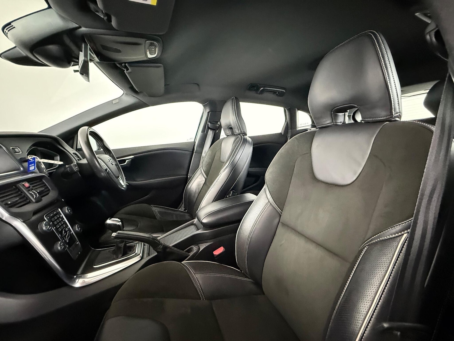 Used Volvo V40 2017 for sale - 77222724: Photo 10