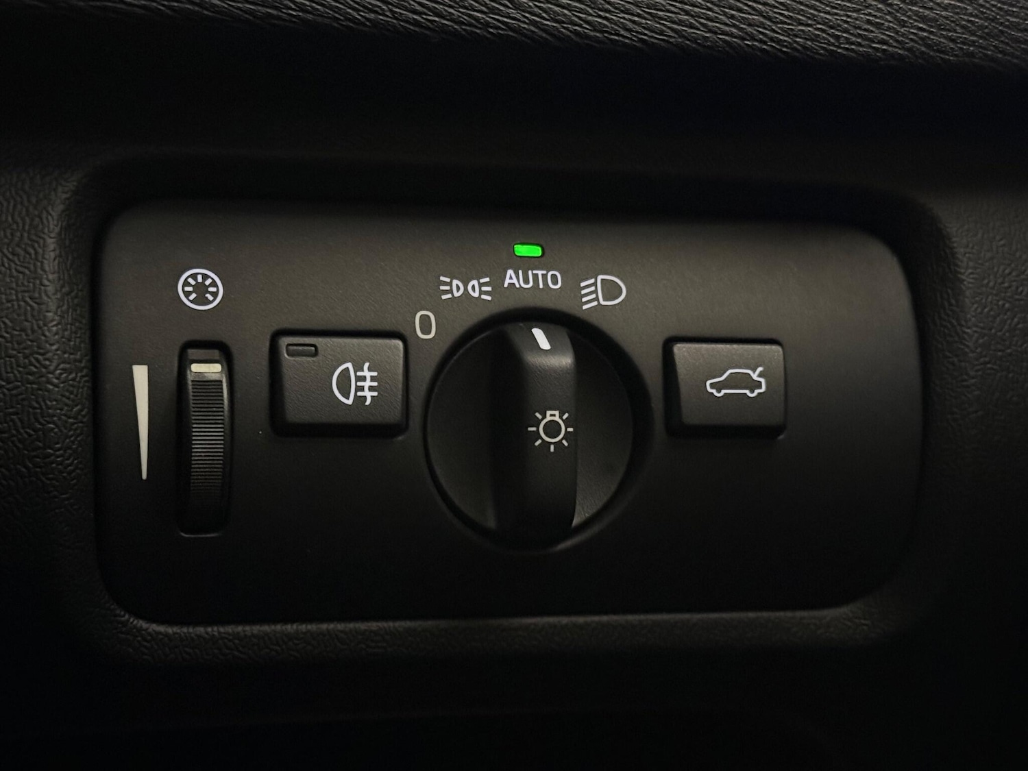 Used Volvo V40 2017 for sale - 77222724: Photo 30