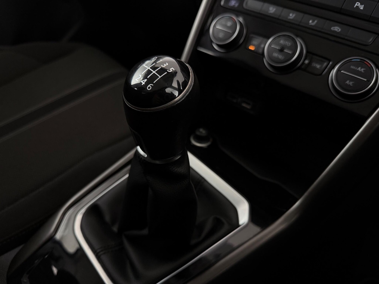 Used Volkswagen T-Roc 2018 for sale - 77259563: Photo 36