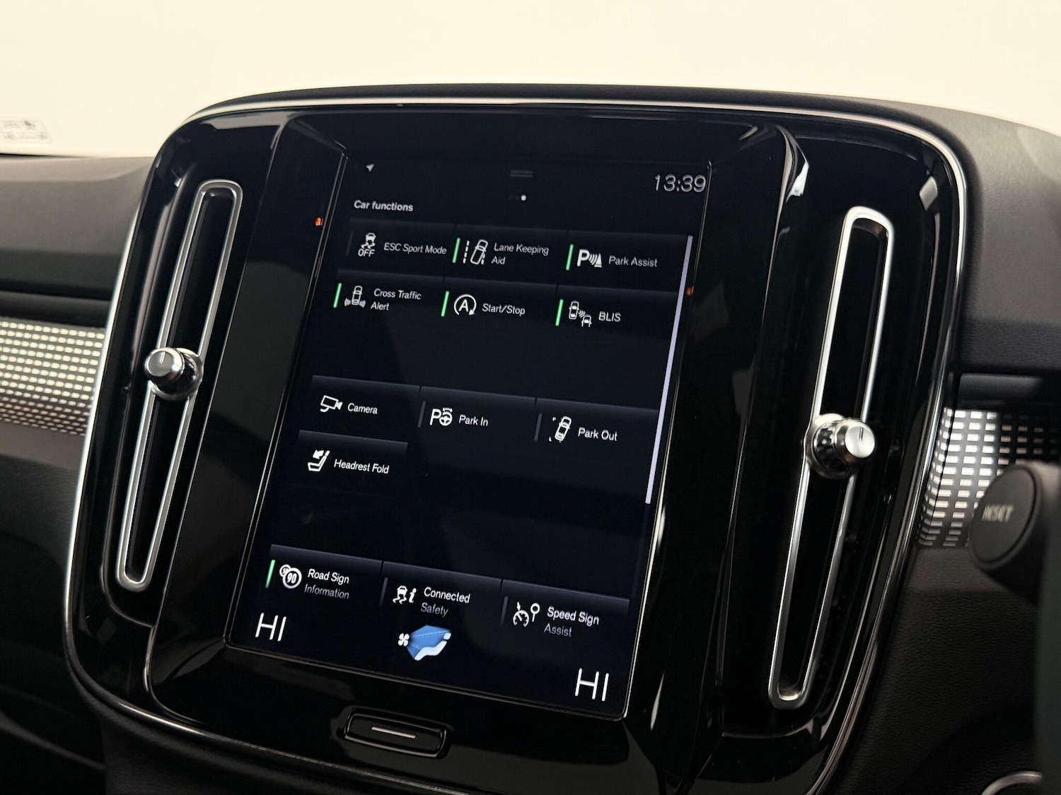 Used Volvo XC40 2018 for sale - 77180949: Photo 31