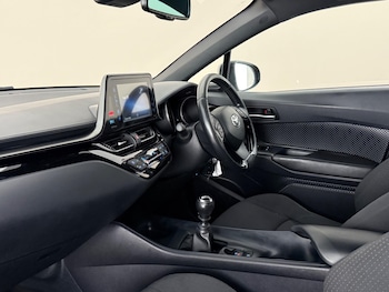 Used Toyota C-HR 2018 for sale - 79000116: Photo