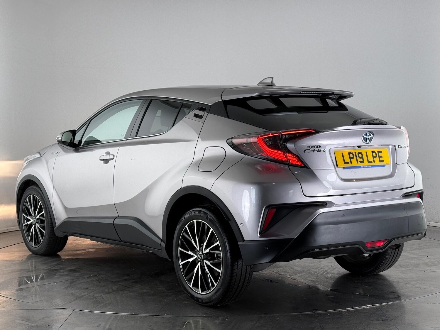 Used Toyota C-HR 2019 for sale - 77222674: Photo 4