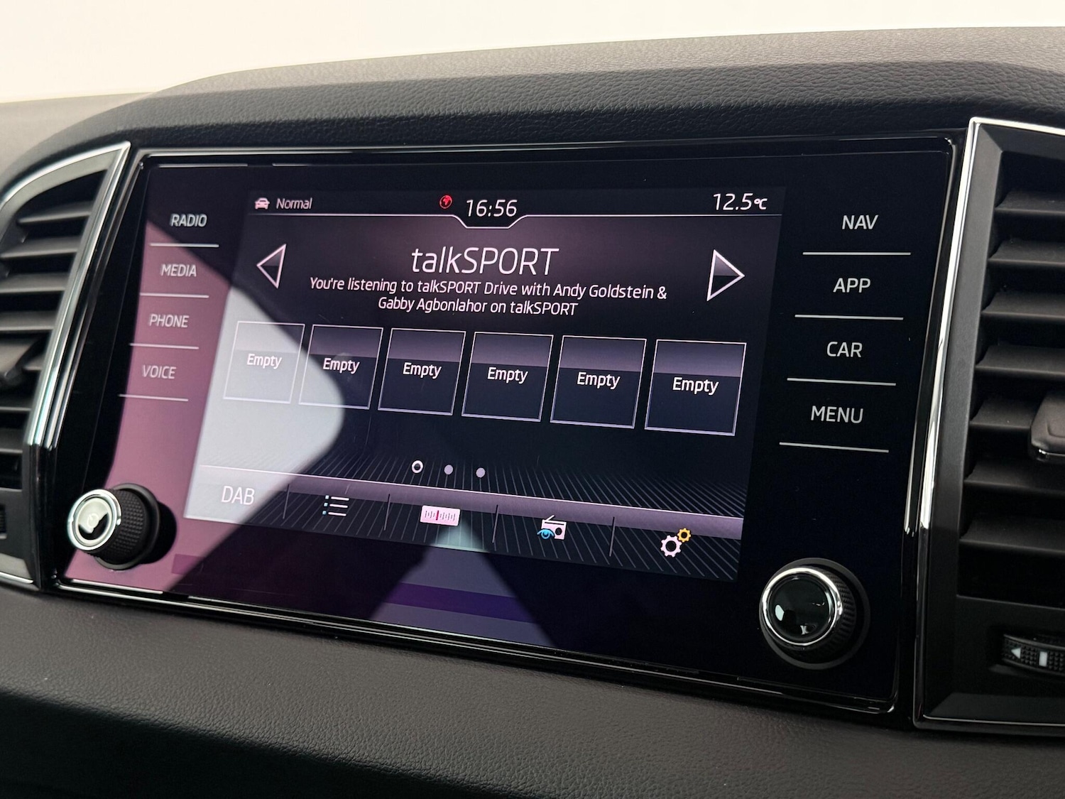 Used Skoda Karoq for sale - 76468073: Photo 33