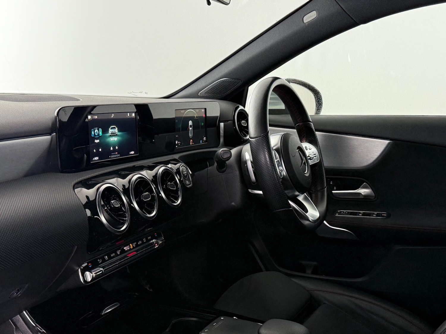 Used Mercedes-Benz A-Class 2018 for sale - 76468764: Photo 20