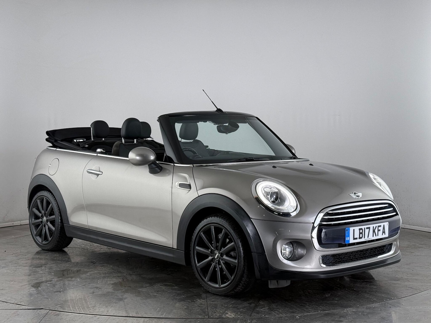 Used MINI Convertible 2017 for sale - 76468436: Photo 1