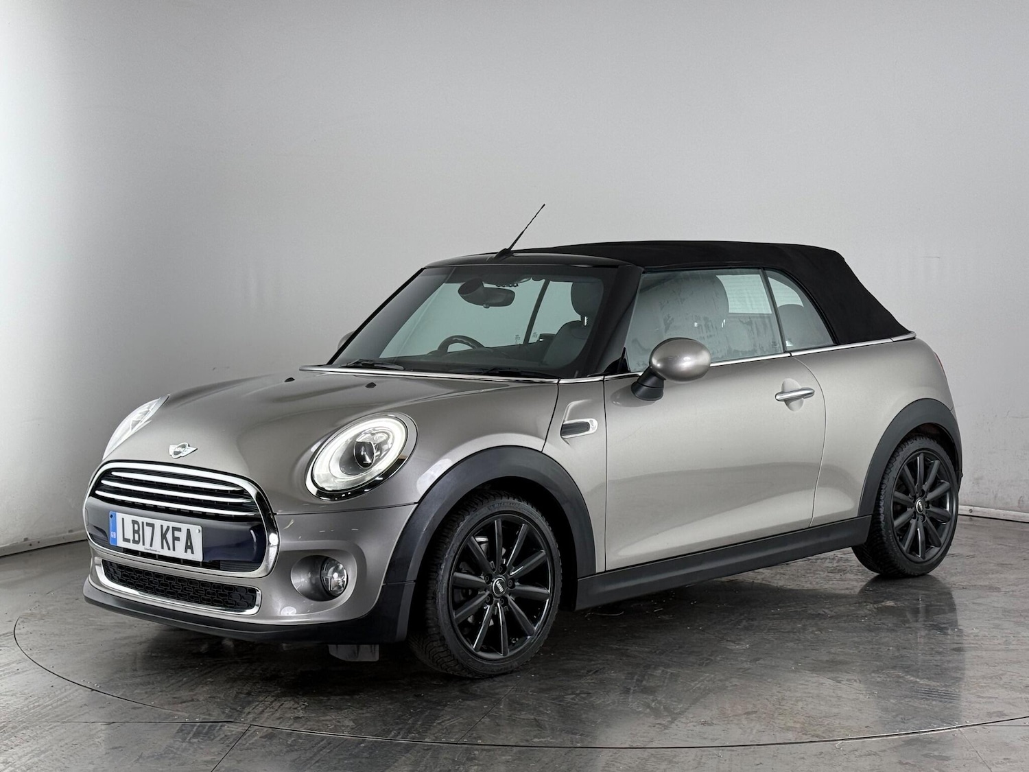 Used MINI Convertible 2017 for sale - 76468436: Photo 11