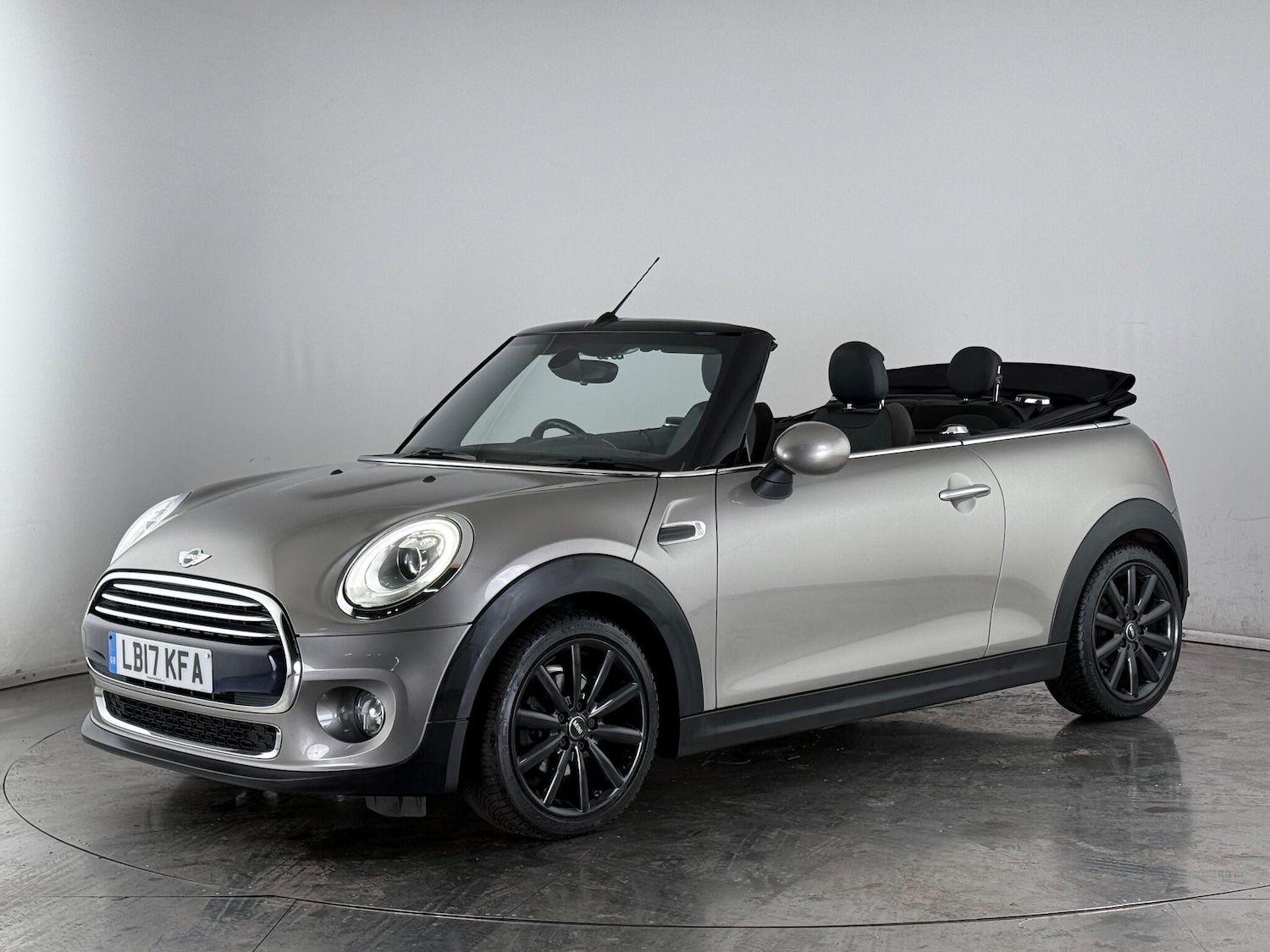Used MINI Convertible 2017 for sale - 76468436: Photo 3