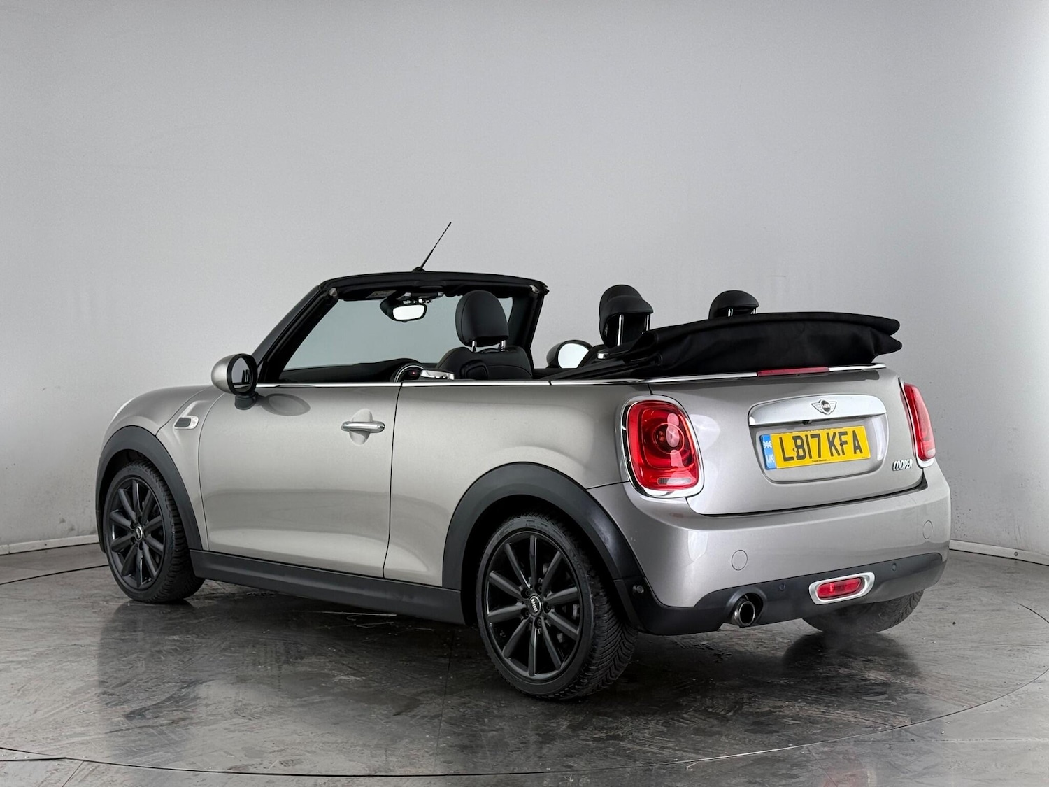 Used MINI Convertible 2017 for sale - 76468436: Photo 4