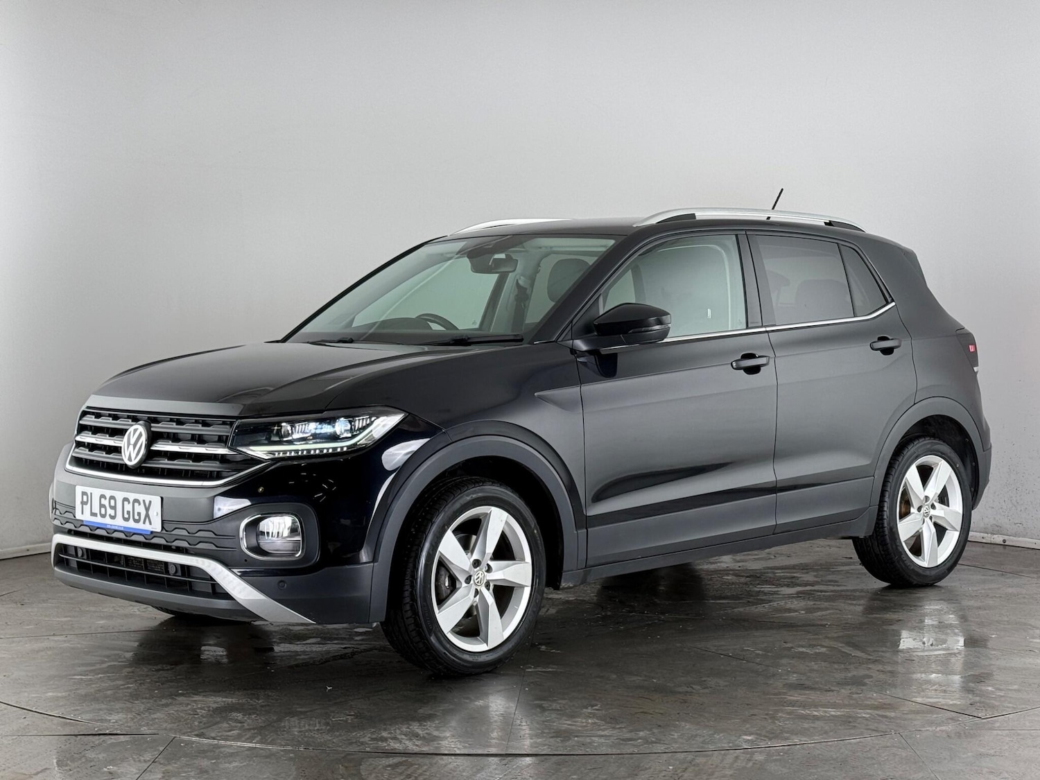Used Volkswagen T-Cross 2020 for sale - 77701824: Photo 2