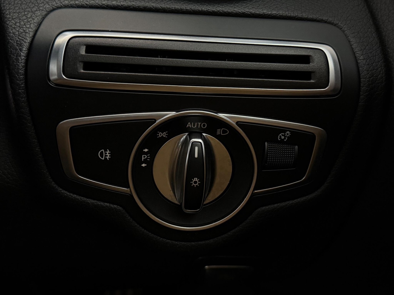 Used Mercedes-Benz C Class 2018 for sale - 76468132: Photo 27