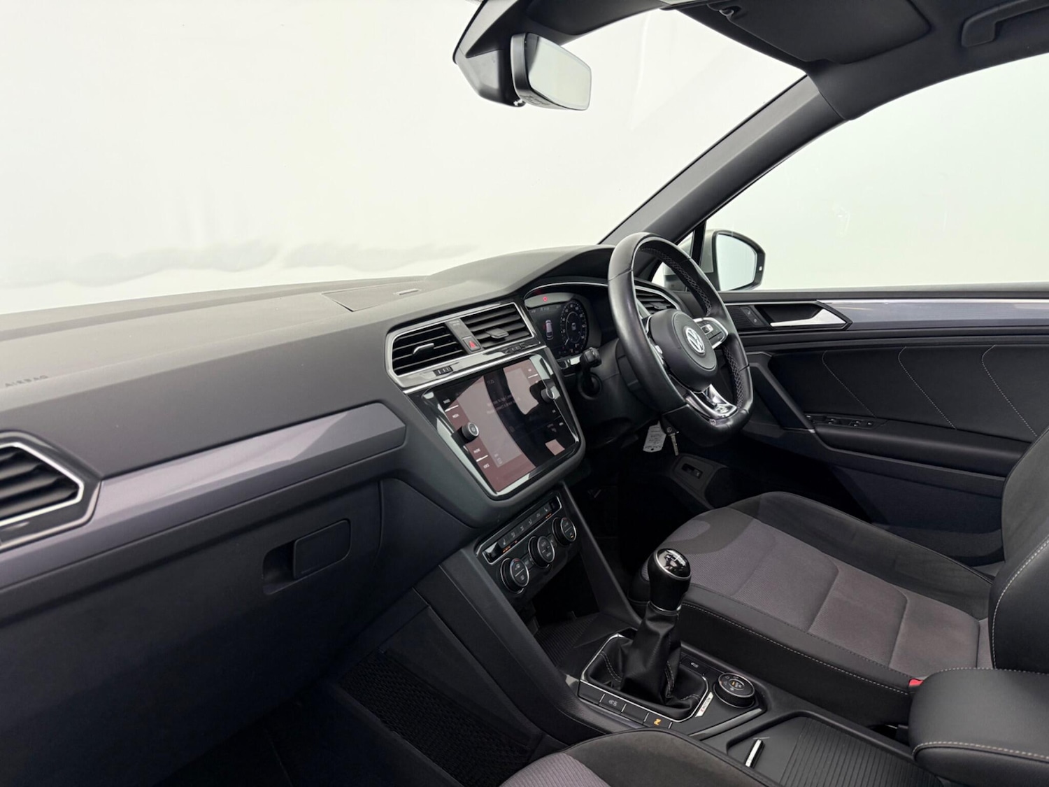 Used Volkswagen Tiguan 2018 for sale - 77181165: Photo 14