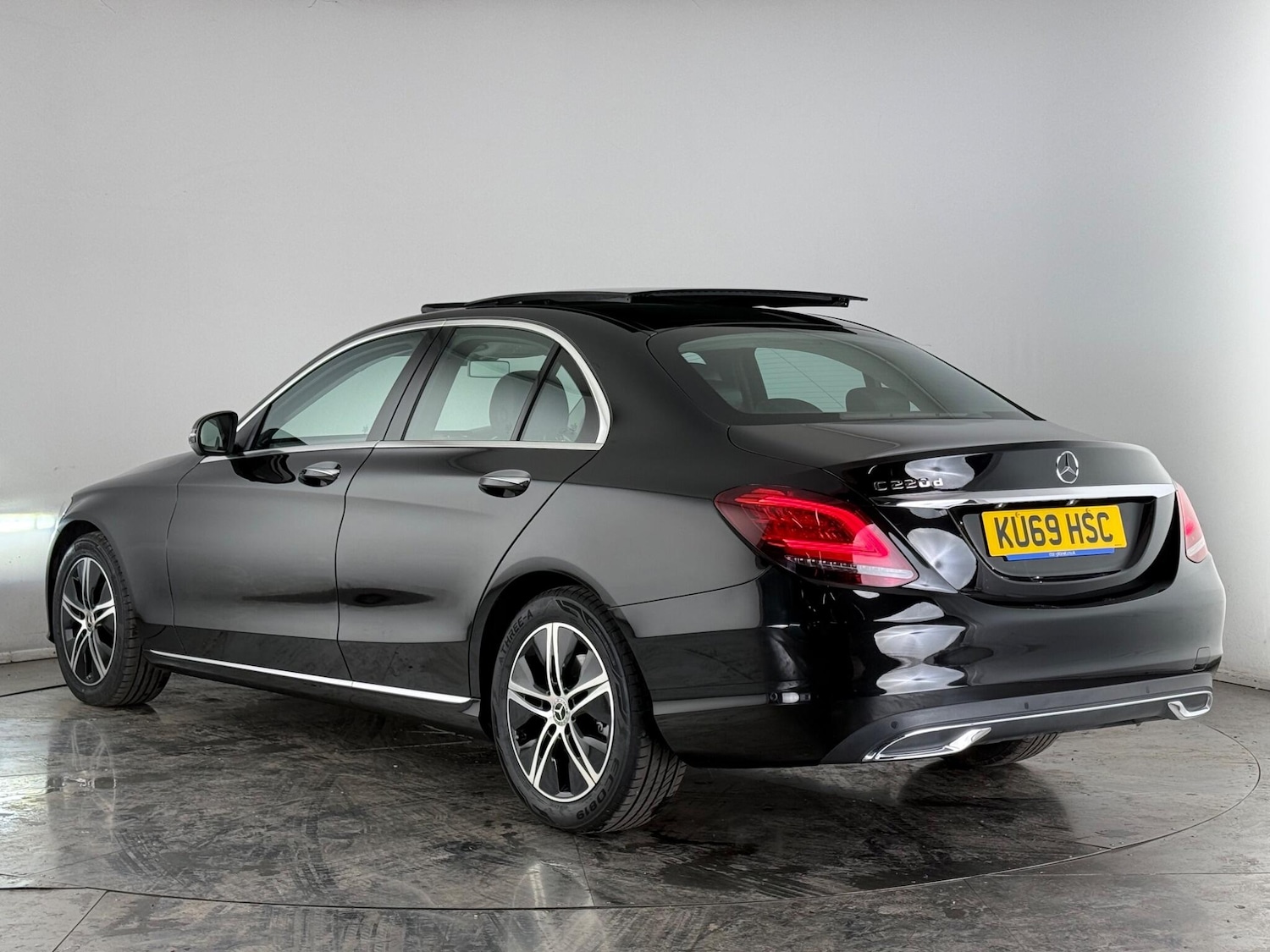 Used Mercedes-Benz C Class 2019 for sale - 78026980: Photo 2