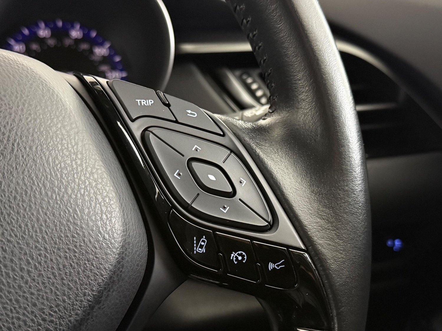 Used Toyota C-HR for sale - 76468095: Photo 25