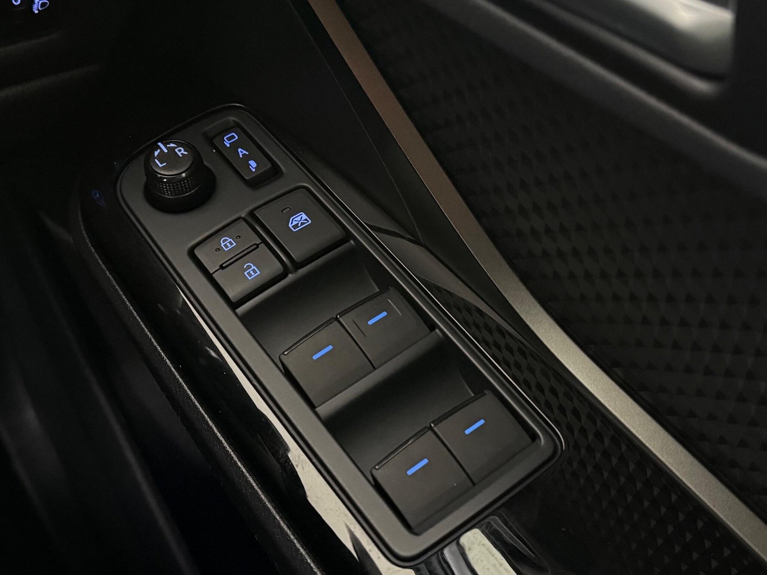 Used Toyota C-HR for sale - 76468095: Photo 28