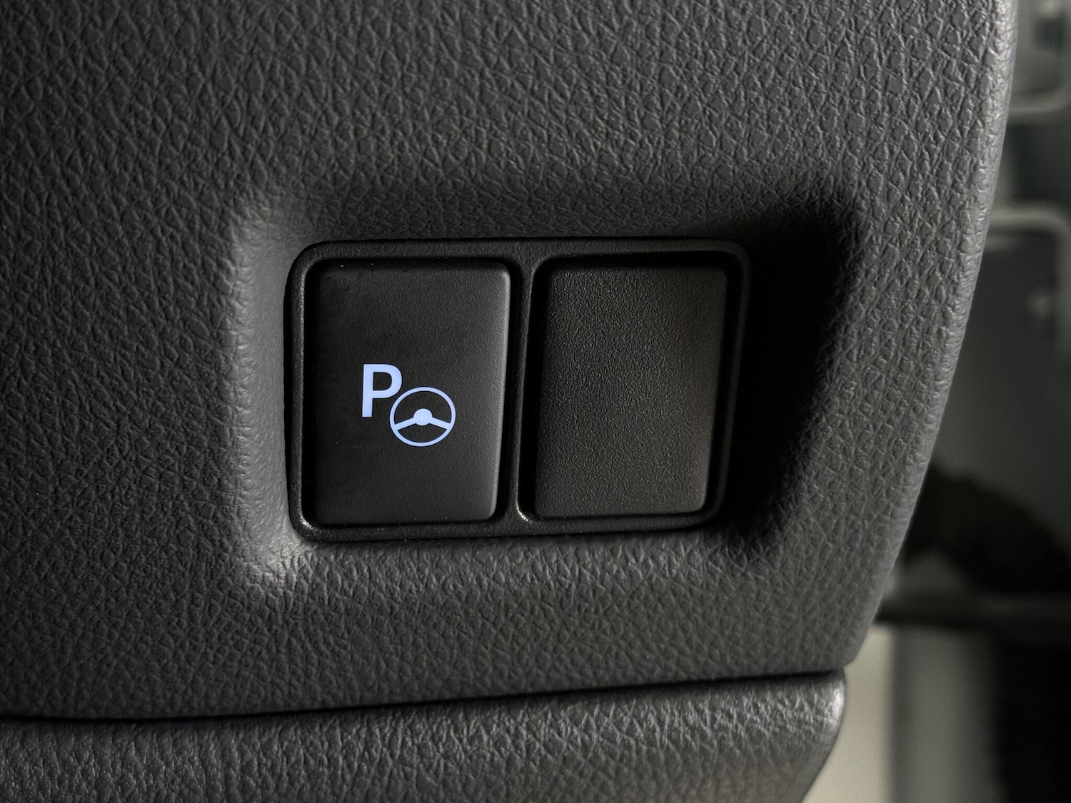 Used Toyota C-HR 2023 for sale - 77216914: Photo 29