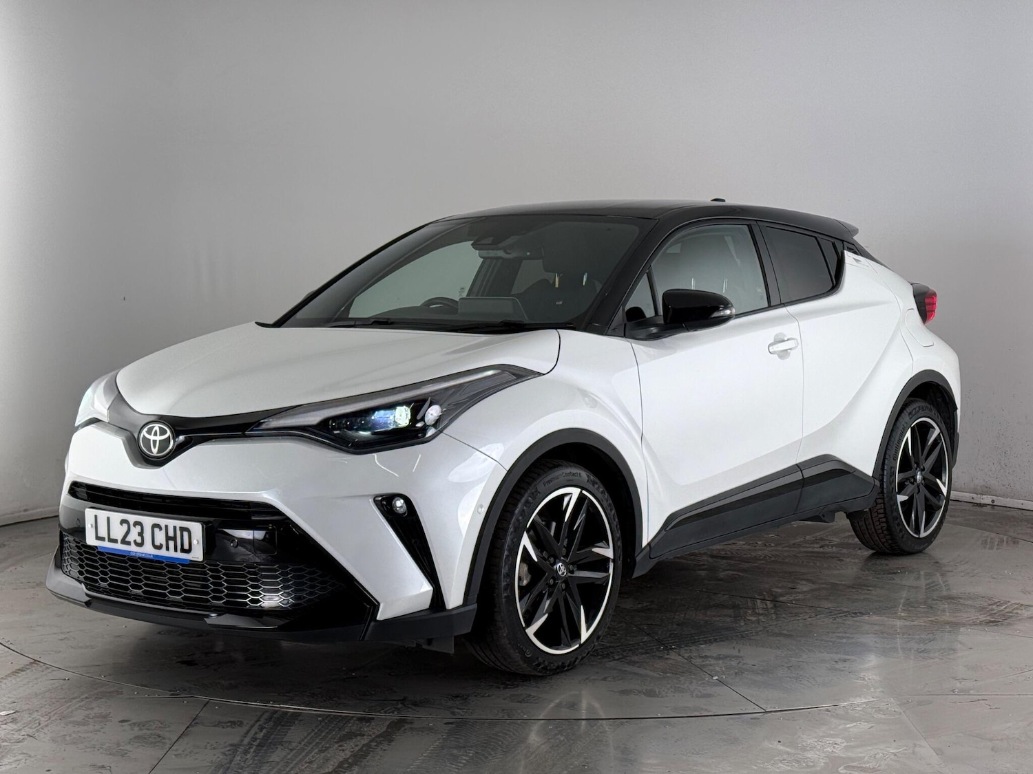 Used Toyota C-HR 2023 for sale - 77216914: Photo 3