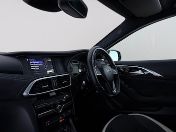 Used Infiniti Q30 2017 for sale - 79216981: Photo