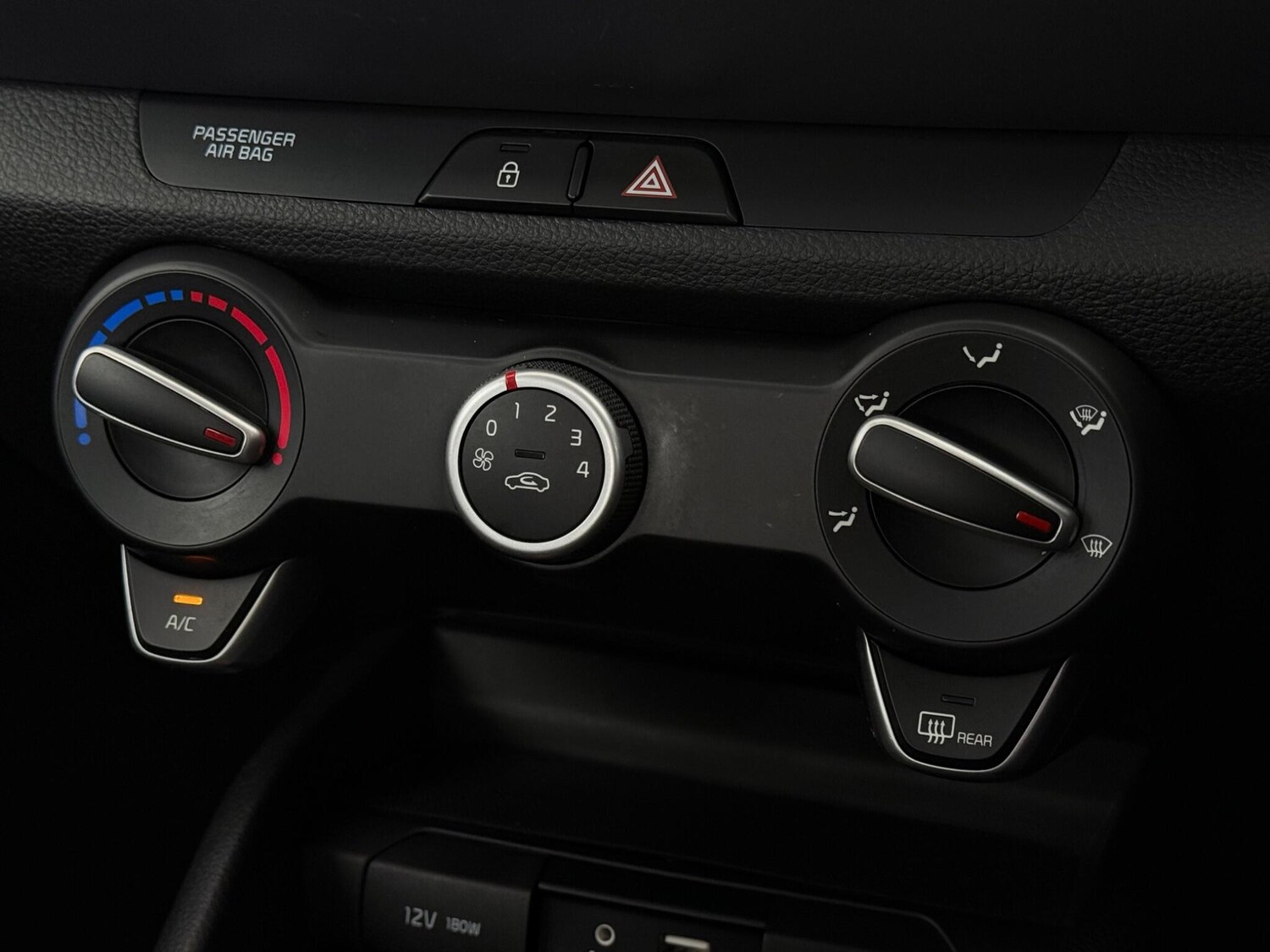 Used Kia Stonic 2019 for sale - 77744240: Photo 29