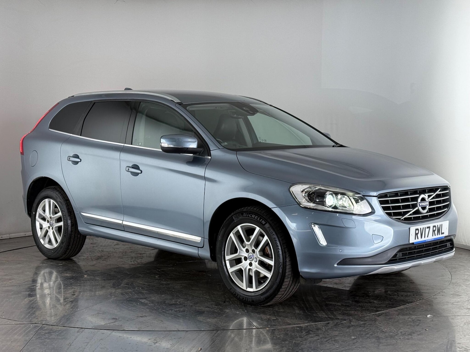 Used Volvo XC60 2017 for sale - 76549354: Photo 1