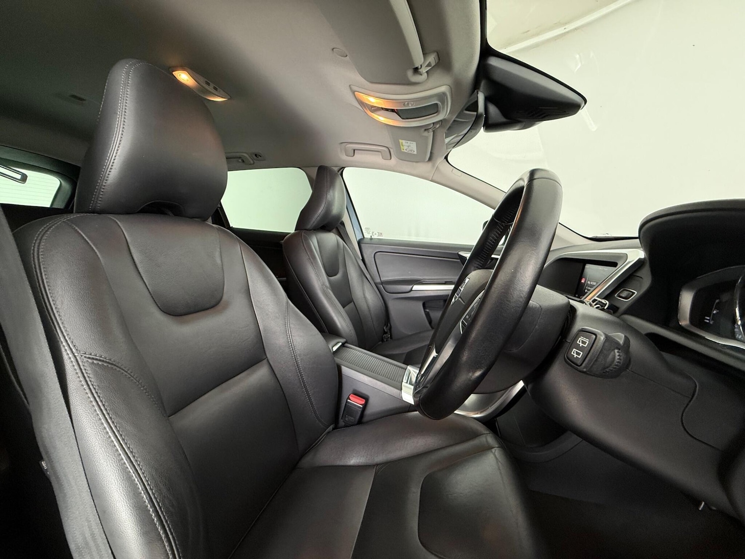 Used Volvo XC60 2017 for sale - 76549354: Photo 15