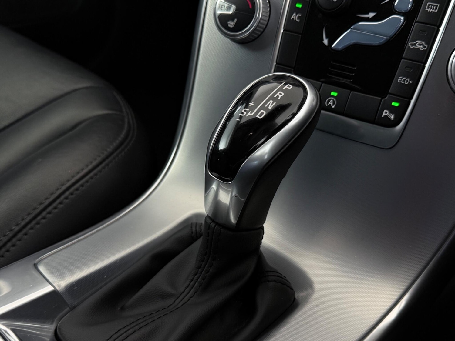 Used Volvo XC60 2017 for sale - 76549354: Photo 35