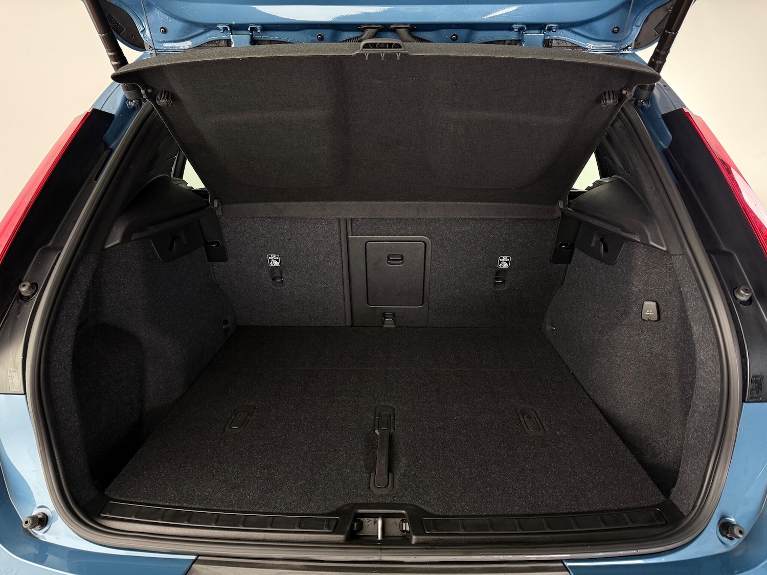 Used Volvo XC40 2023 for sale - 76936716: Photo 13