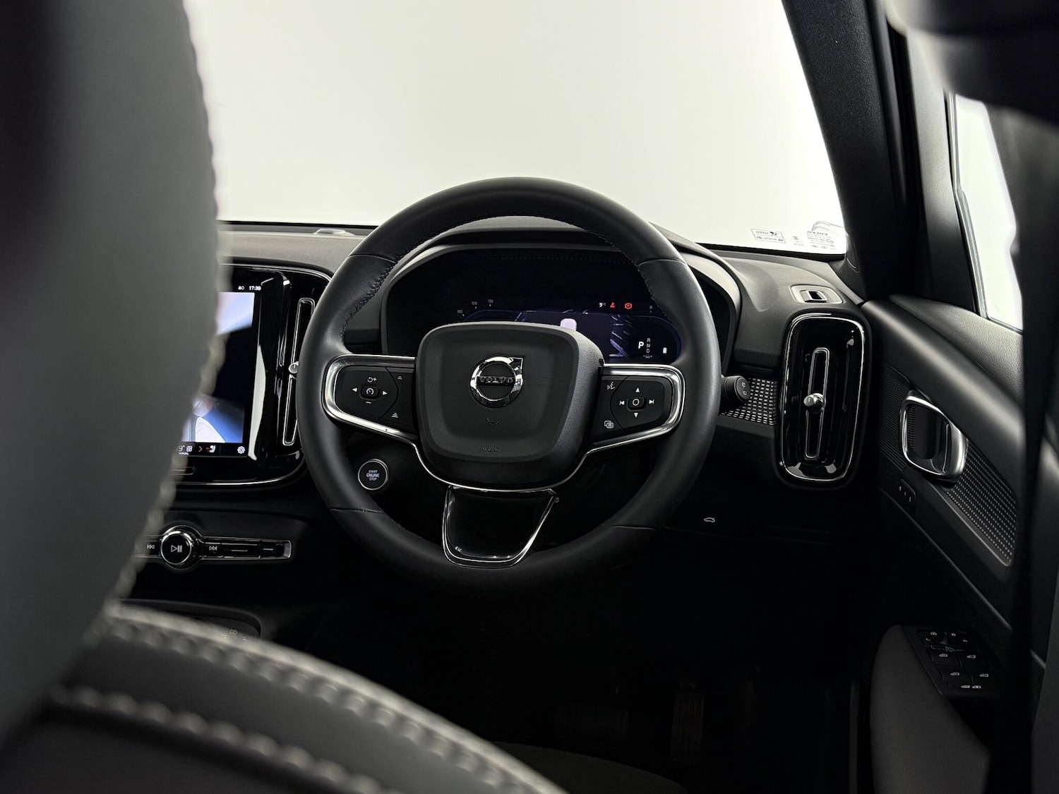 Used Volvo XC40 2023 for sale - 76936716: Photo 24