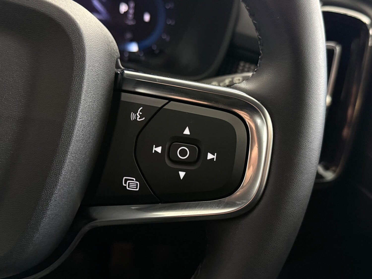 Used Volvo XC40 2023 for sale - 76936716: Photo 27