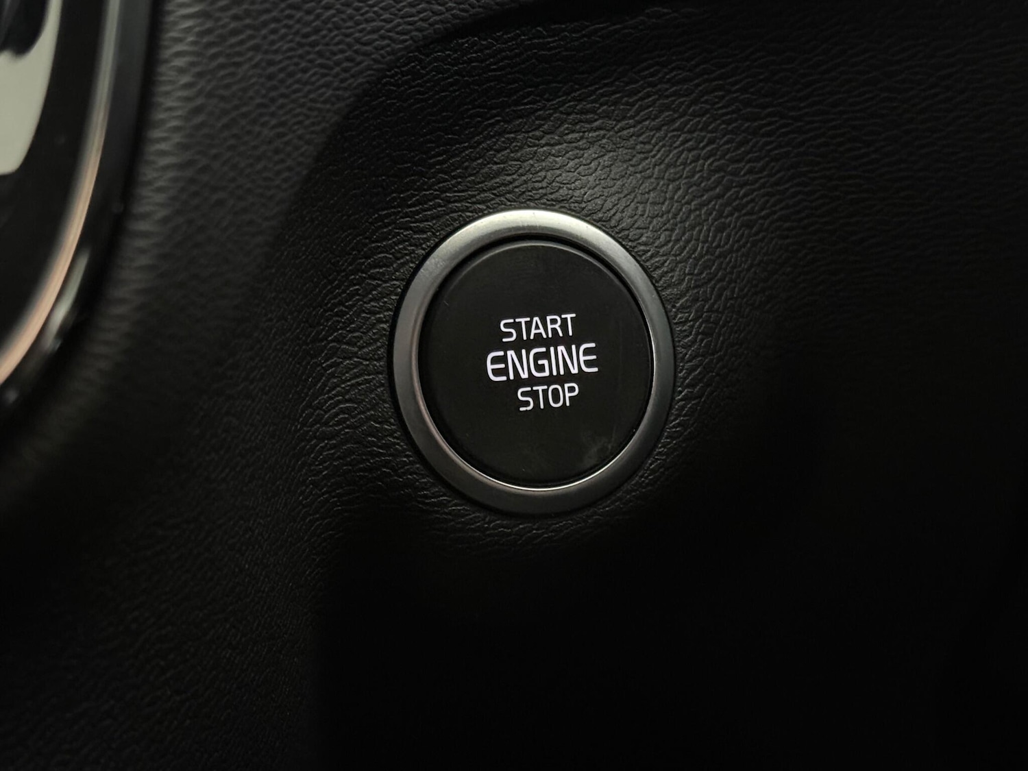 Used Volvo XC40 2023 for sale - 76936716: Photo 28