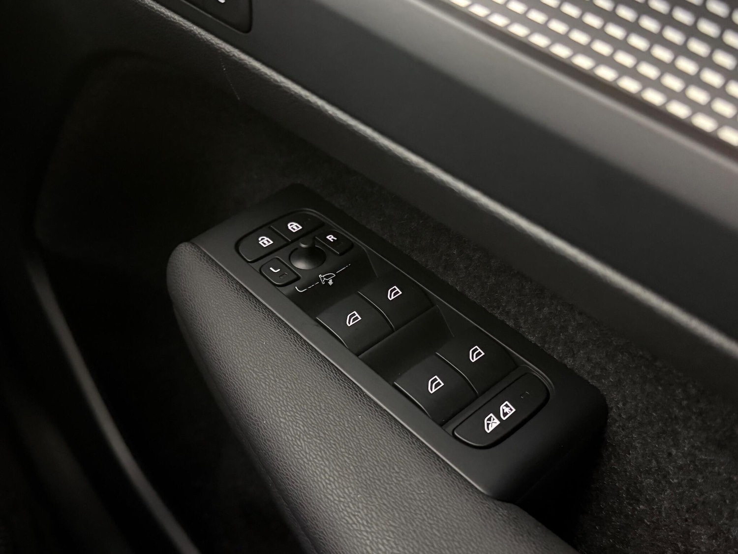 Used Volvo XC40 2023 for sale - 76936716: Photo 29