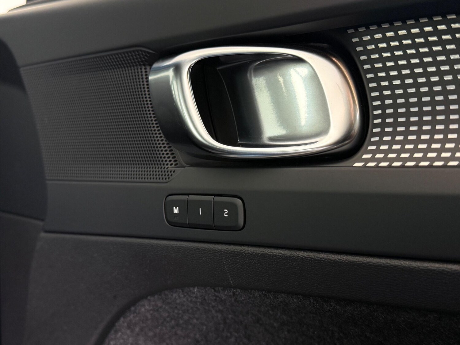 Used Volvo XC40 2023 for sale - 76936716: Photo 30