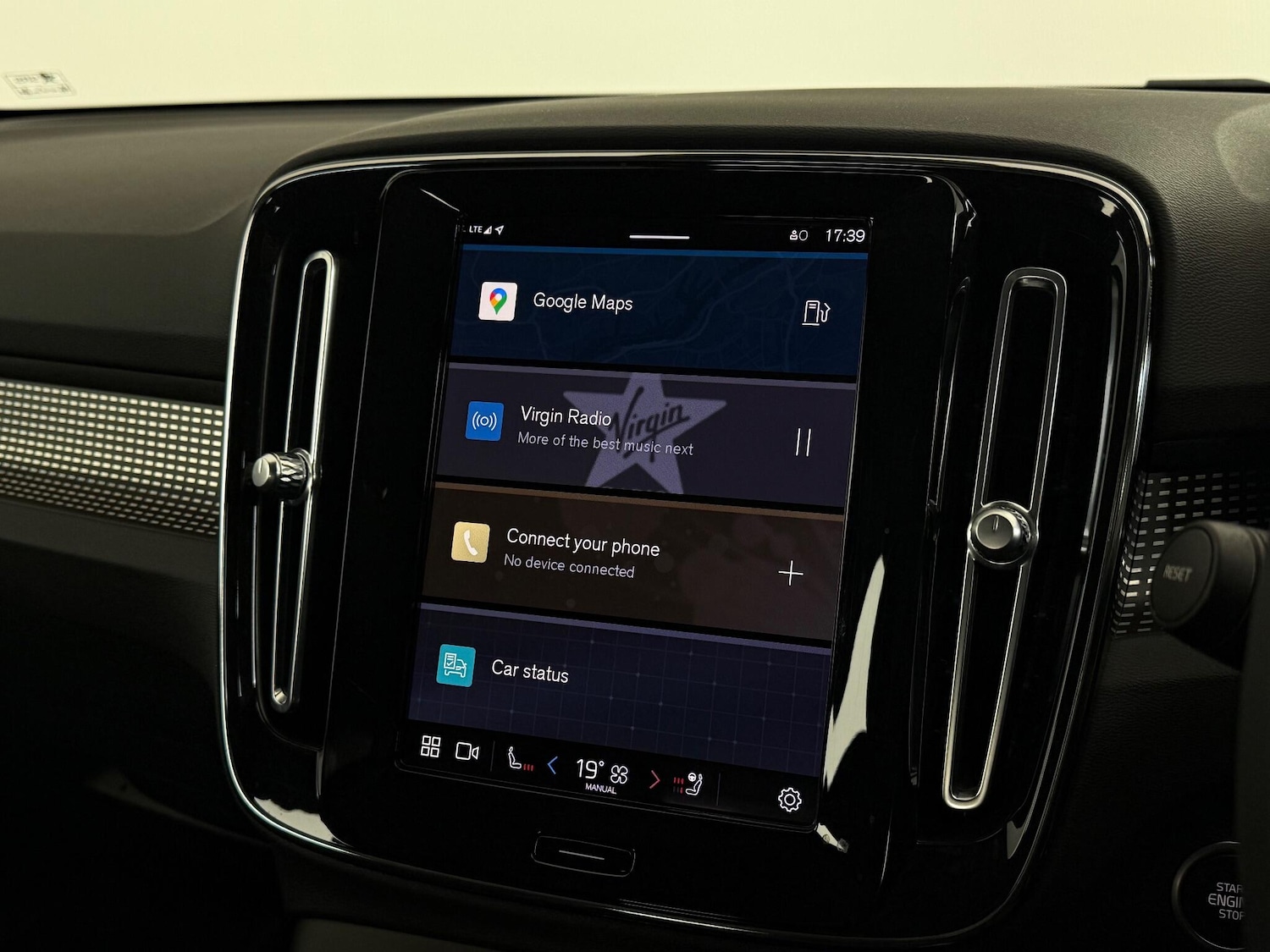 Used Volvo XC40 2023 for sale - 76936716: Photo 35