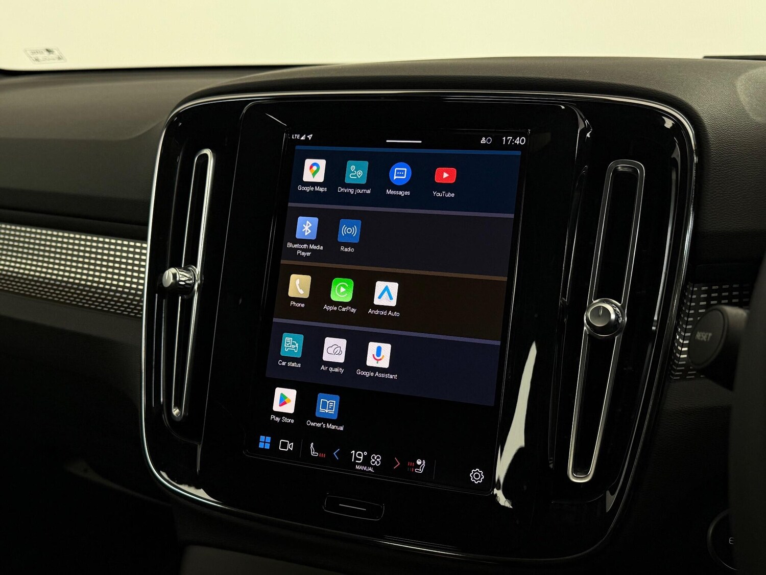 Used Volvo XC40 2023 for sale - 76936716: Photo 37