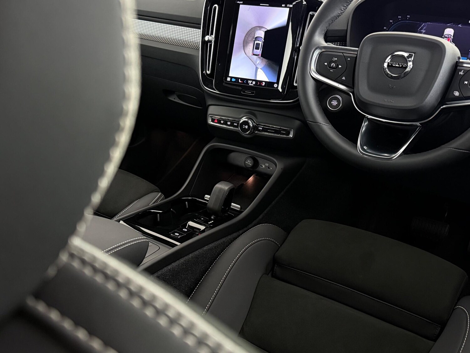 Used Volvo XC40 2023 for sale - 76936716: Photo 43