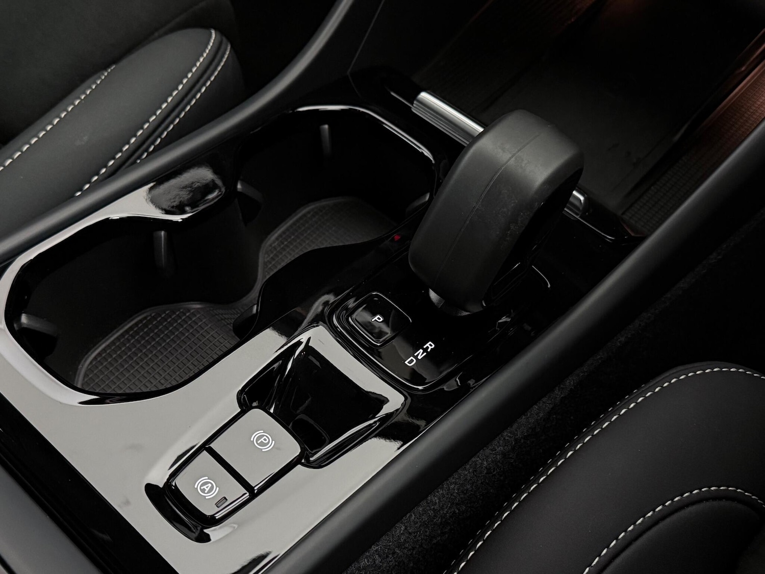 Used Volvo XC40 2023 for sale - 76936716: Photo 44