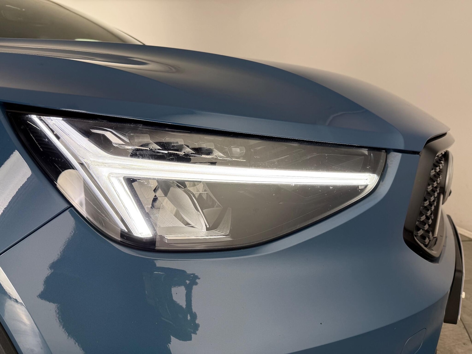 Used Volvo XC40 2023 for sale - 76936716: Photo 8