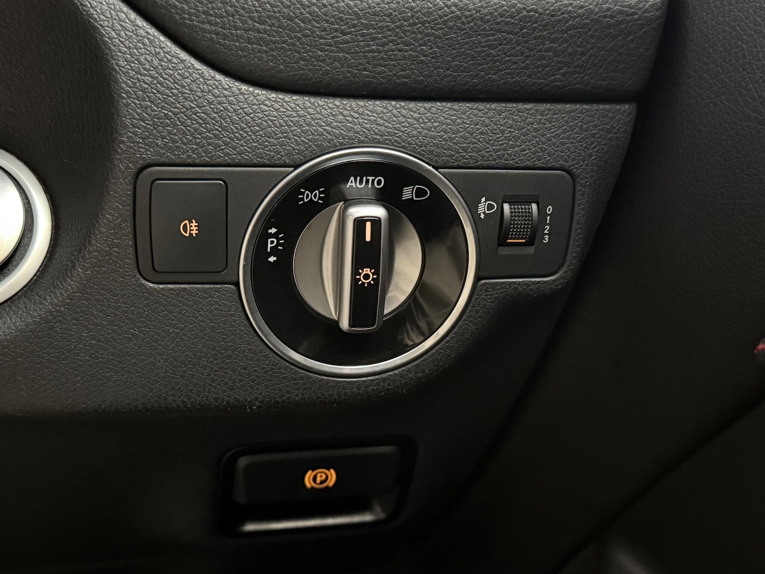 Used Mercedes-Benz GLA 2017 for sale - 76584679: Photo 38