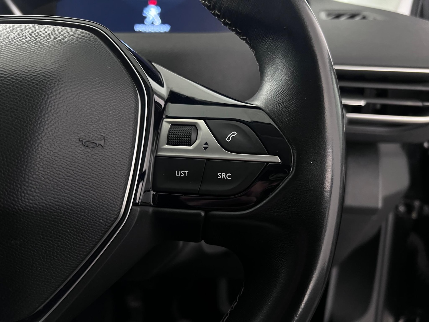 Used Peugeot 5008 2018 for sale - 76702235: Photo 25