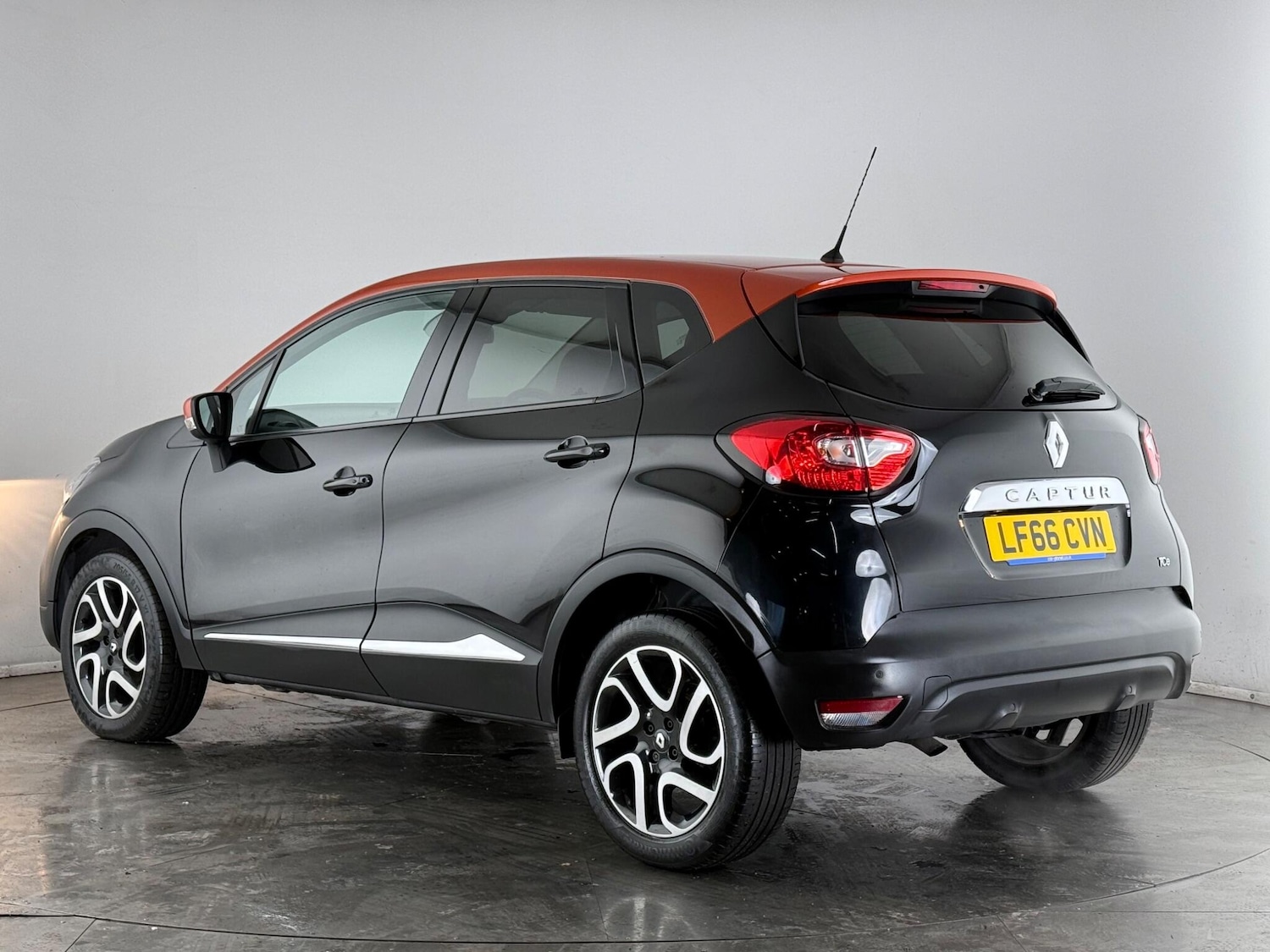 Used Renault Captur 2016 for sale - 77659183: Photo 3