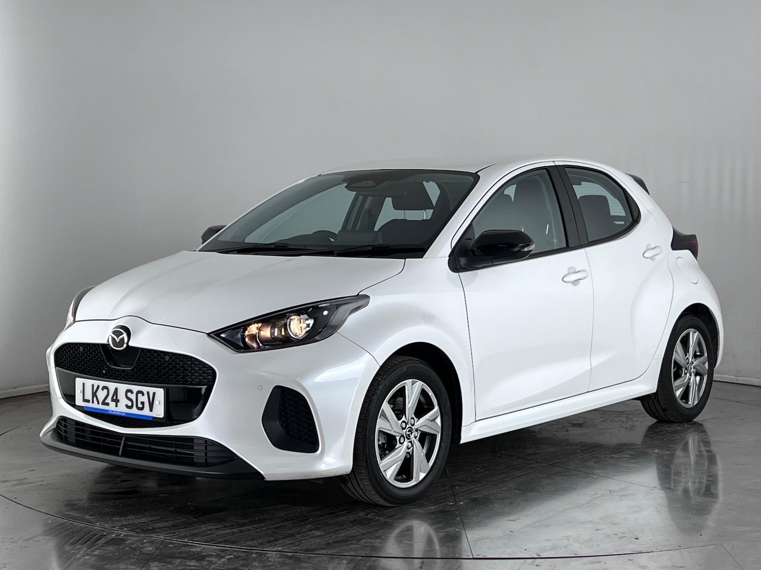 Used Mazda Mazda2 HYBRID 2024 for sale - 76468740: Photo 4