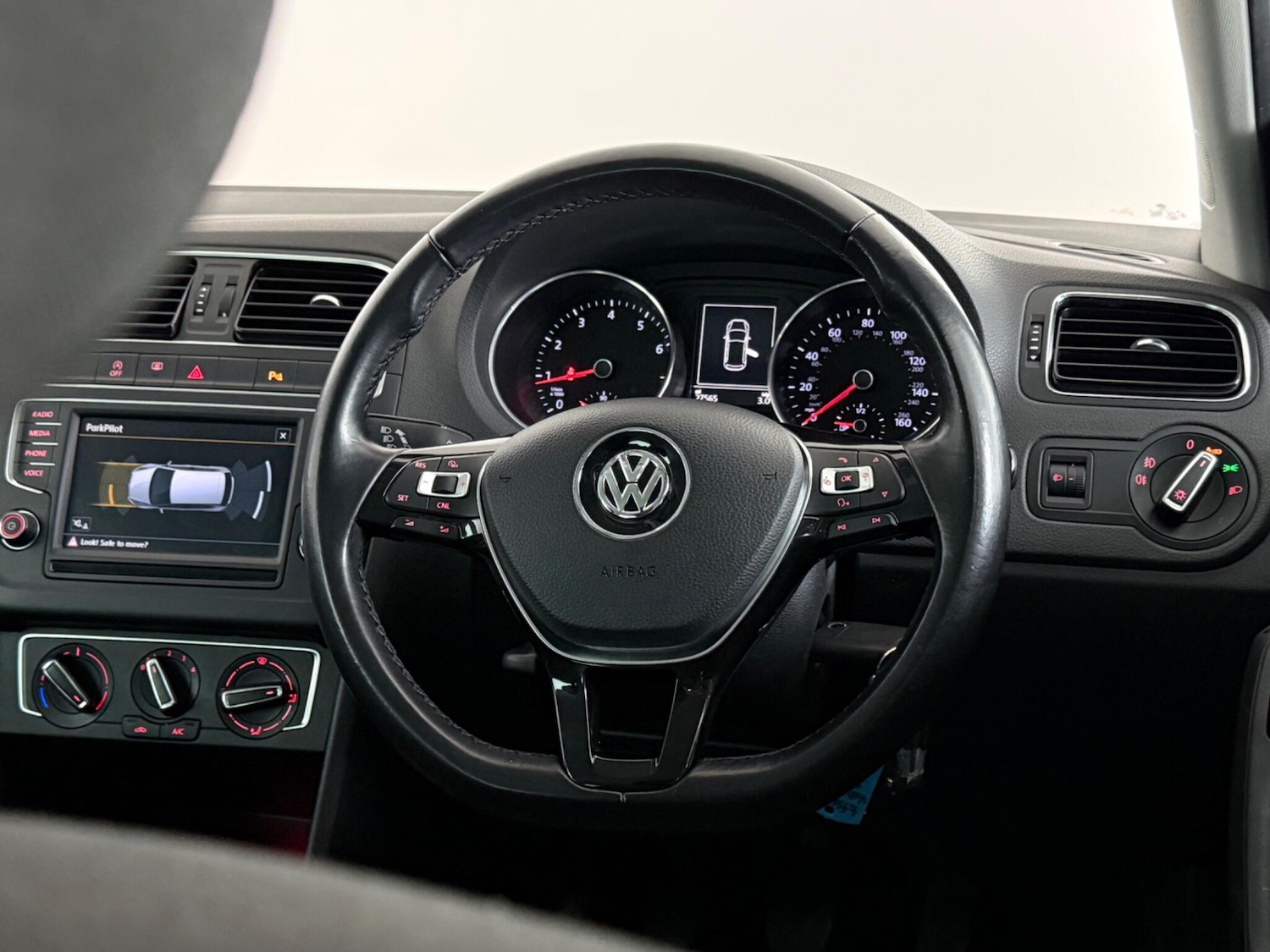 Used Volkswagen Polo 2016 for sale - 77684432: Photo 17