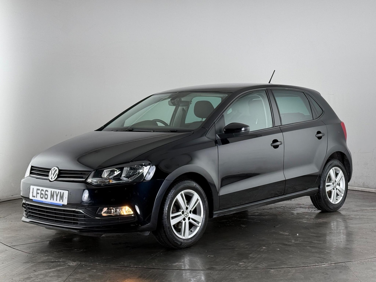 Used Volkswagen Polo 2016 for sale - 77684432: Photo 2