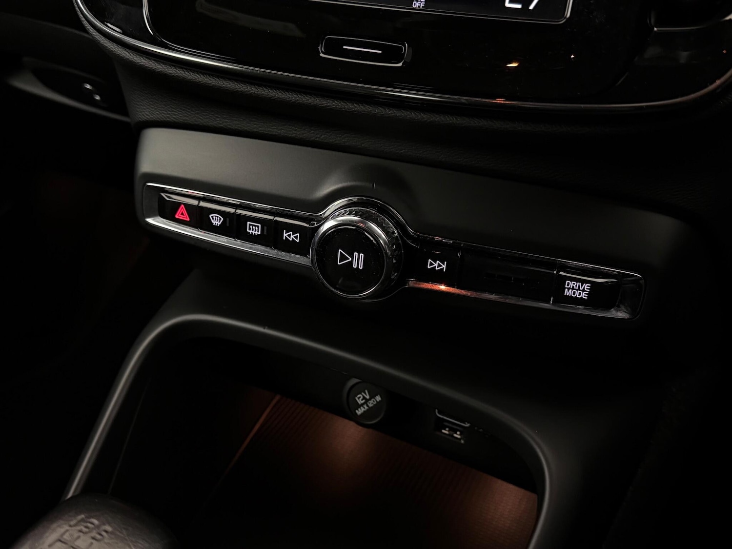 Used Volvo XC40 2020 for sale - 77260361: Photo 32