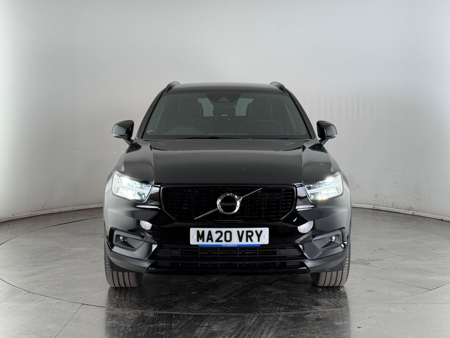 Used Volvo XC40 2020 for sale - 77216849: Photo 2