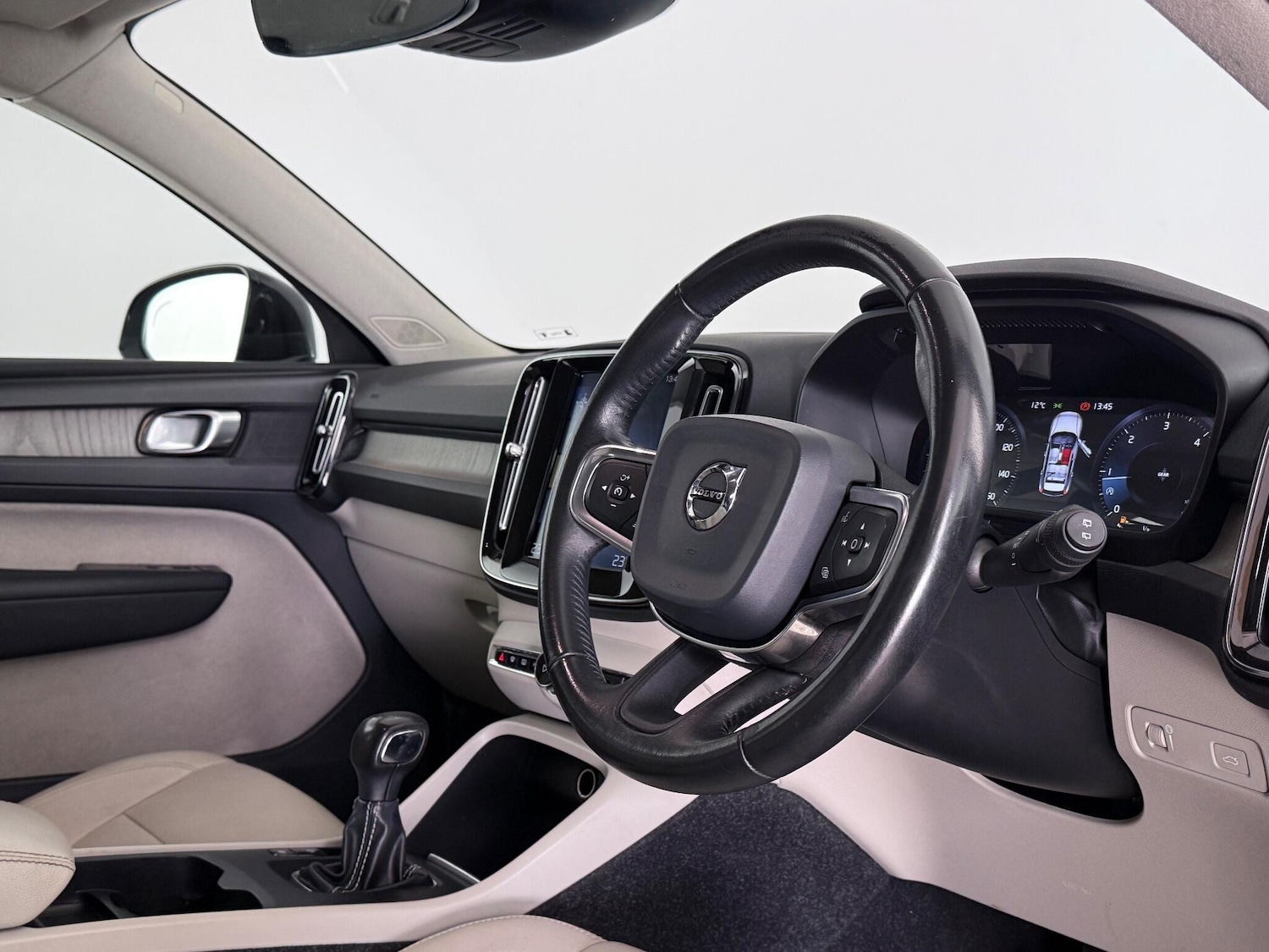 Used Volvo XC40 for sale - 76997840: Photo 26