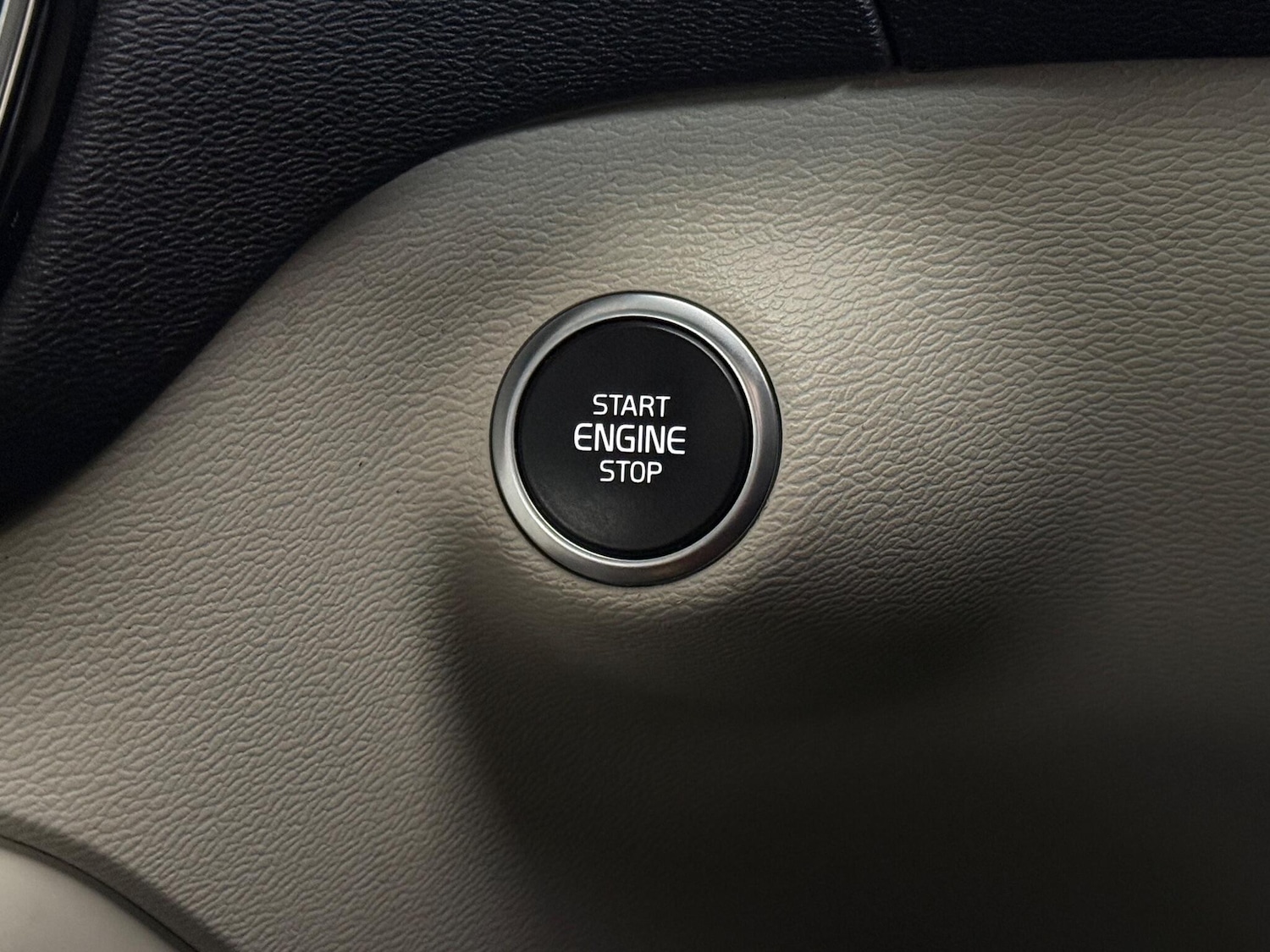 Used Volvo XC40 for sale - 76997840: Photo 41