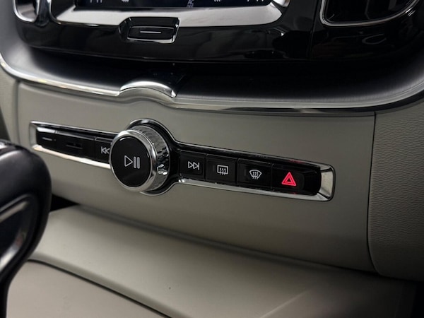 Used Volvo XC60 2018 for sale - 75758486: Photo 43