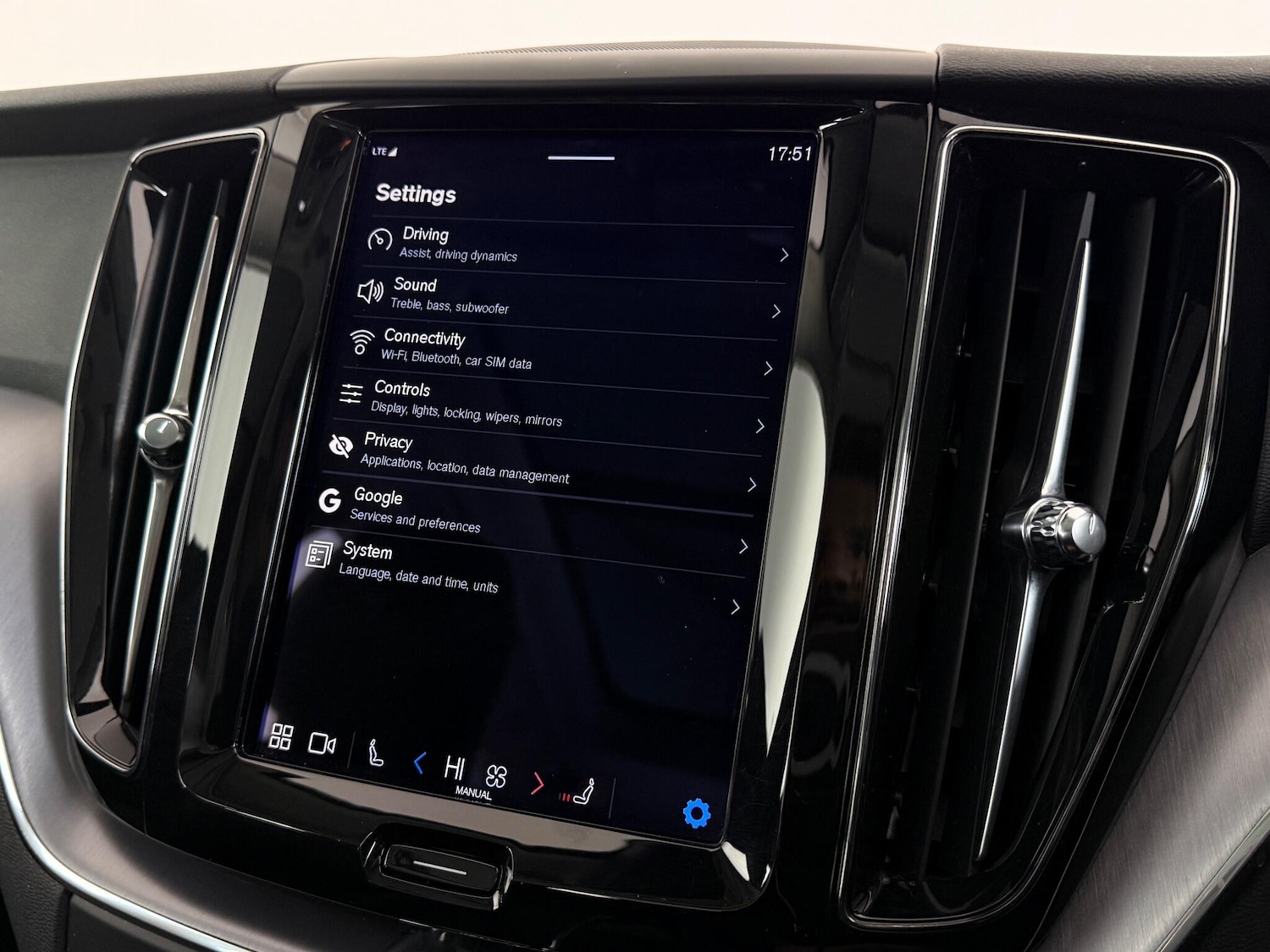 Used Volvo XC60 2021 for sale - 77222302: Photo 30