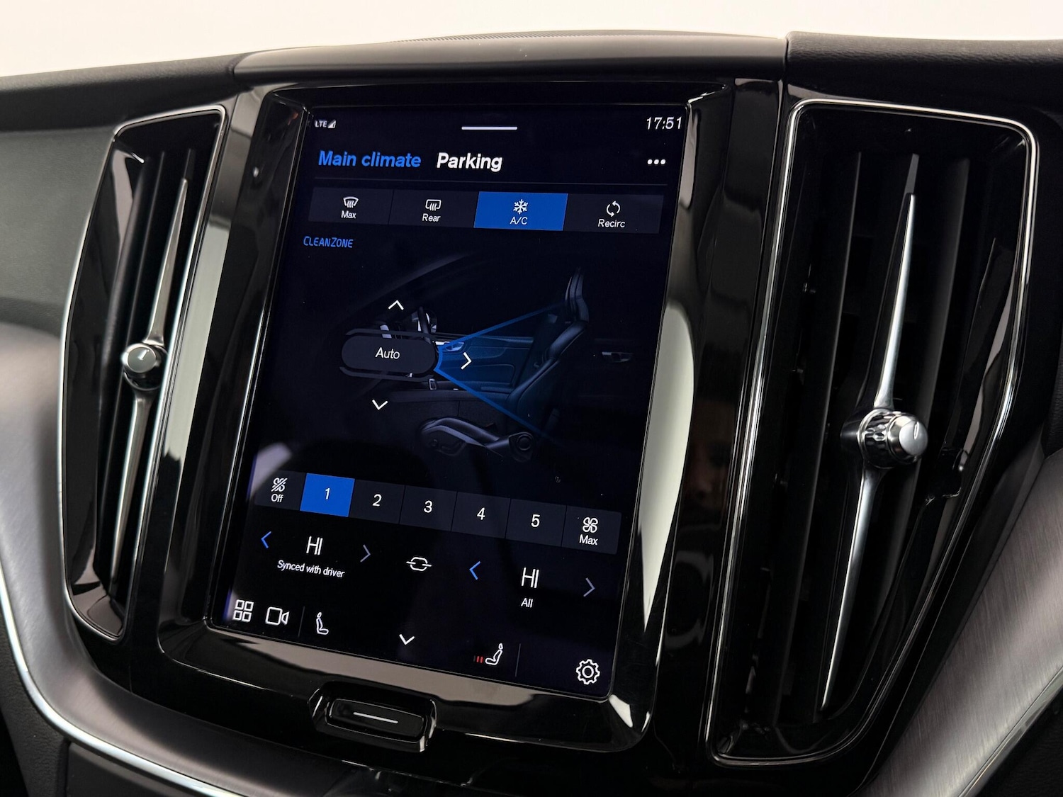 Used Volvo XC60 2021 for sale - 77222302: Photo 31