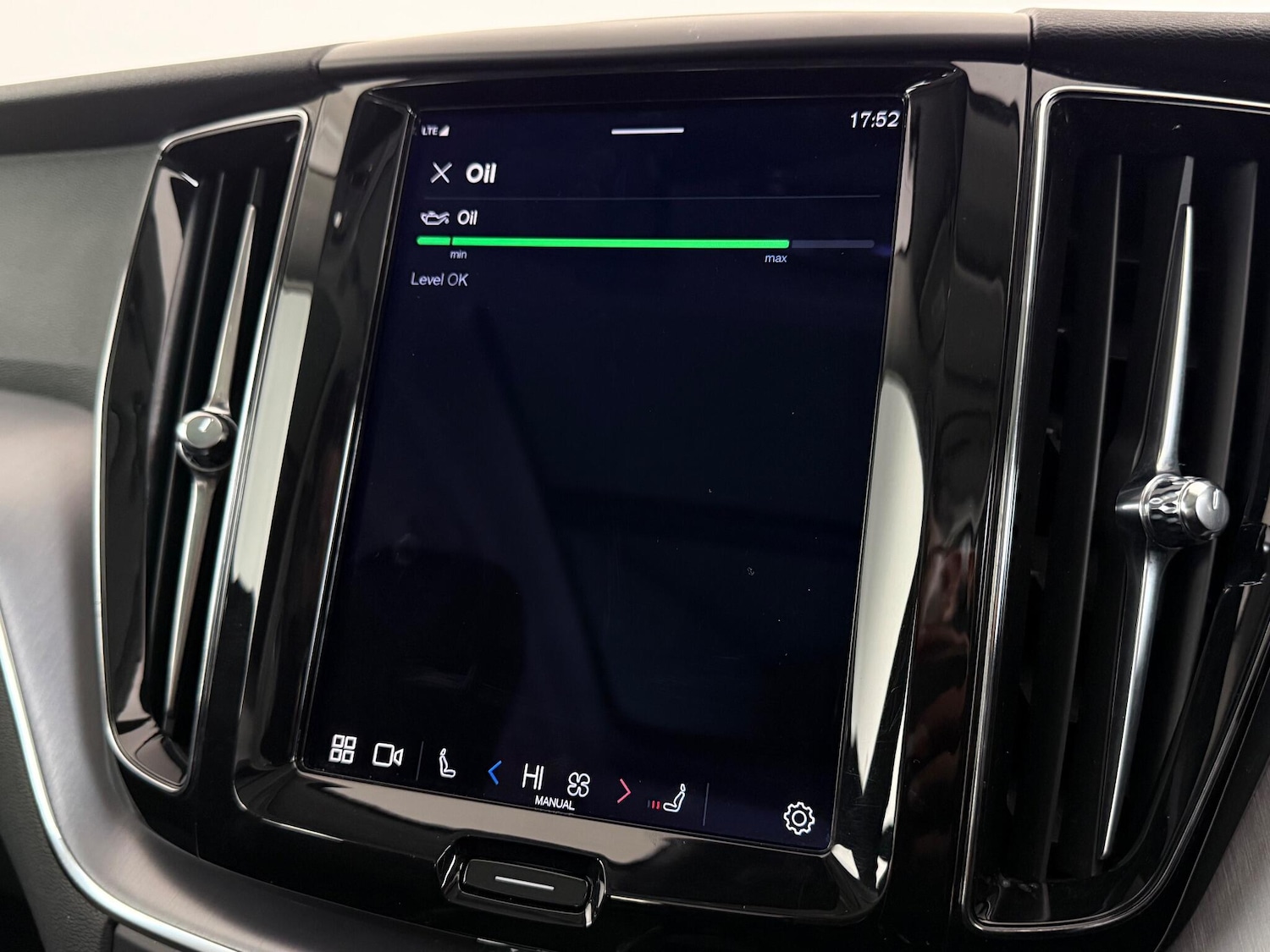 Used Volvo XC60 2021 for sale - 77222302: Photo 32